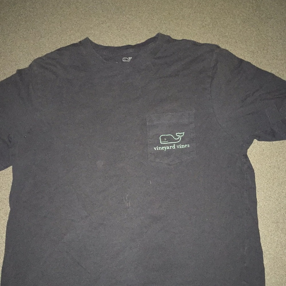 Vineyard vines t shirt